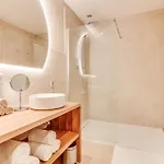 Renovated - With Sea View! Apartamento